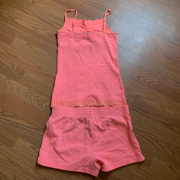 Tank top and shorts - Picture 2 of 4